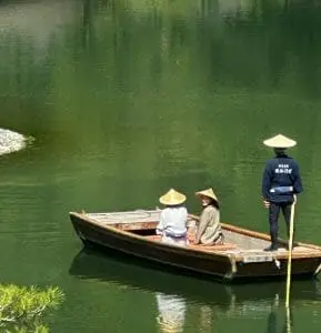 boat ride thru the garden