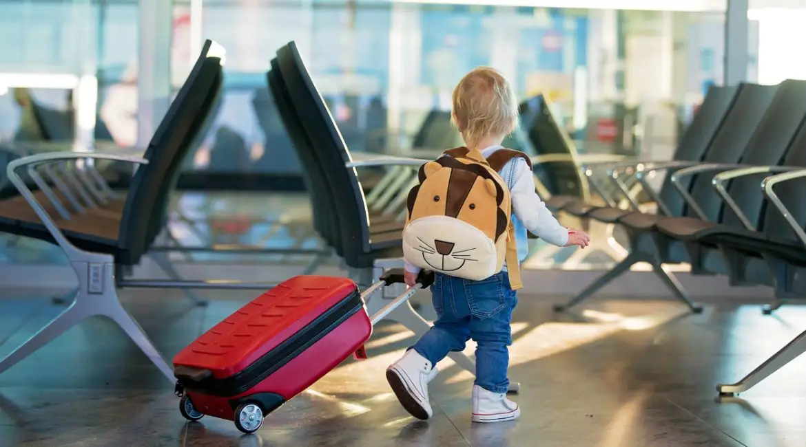 child traveling